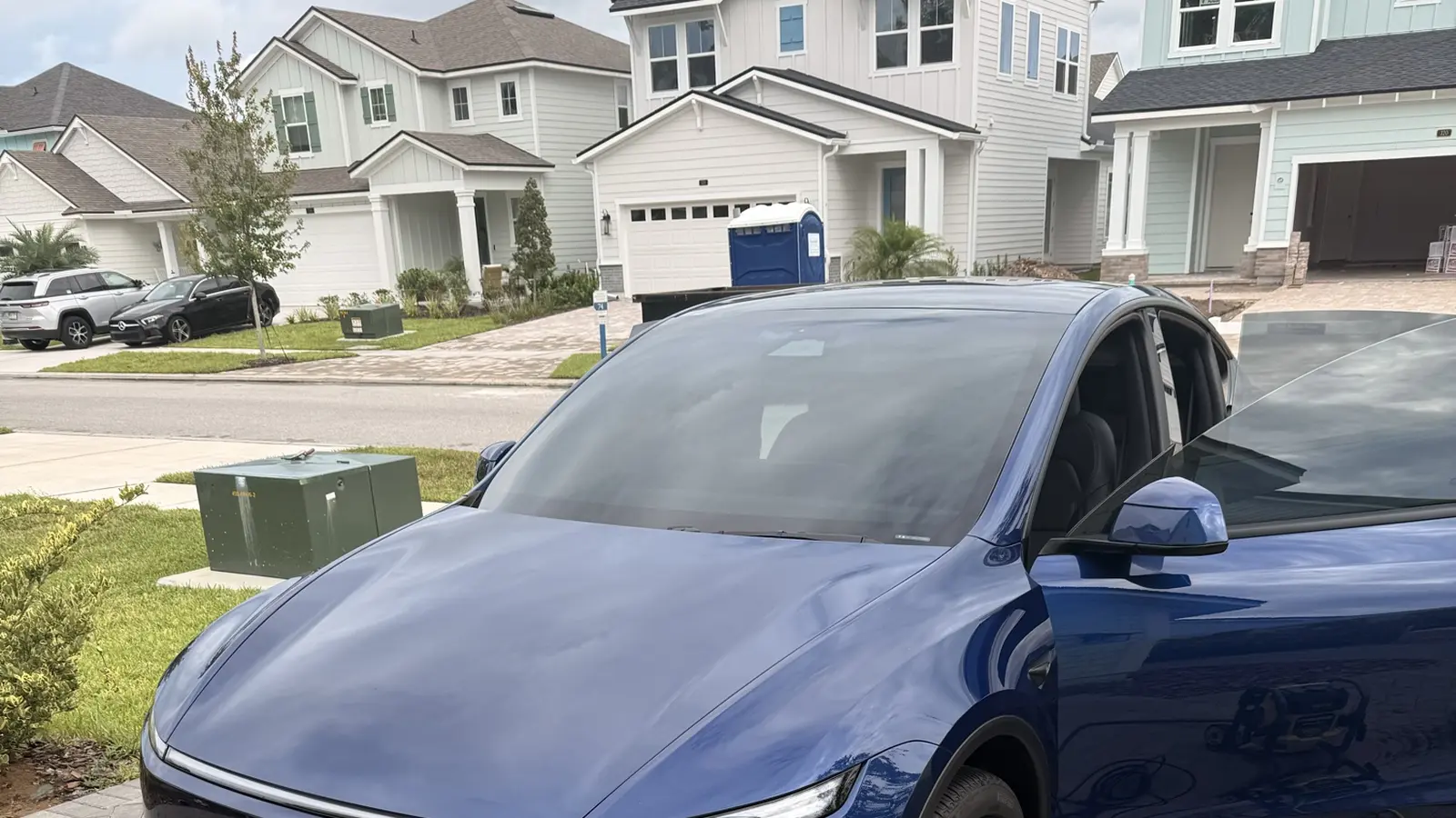 Freshly washed SUV with a deep, glossy shine parked in a Saint Augustine driveway